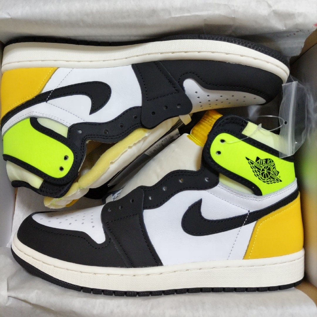 NIKE(ナイキ)のNIKE AIR JORDAN 1 HIGH OG  VOLT GOLD メンズの靴/シューズ(スニーカー)の商品写真