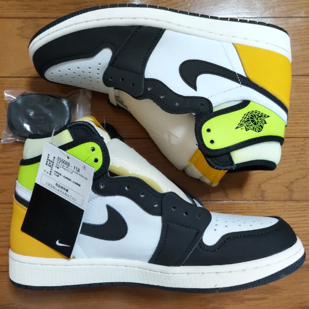 NIKE(ナイキ)のNIKE AIR JORDAN 1 HIGH OG  VOLT GOLD メンズの靴/シューズ(スニーカー)の商品写真