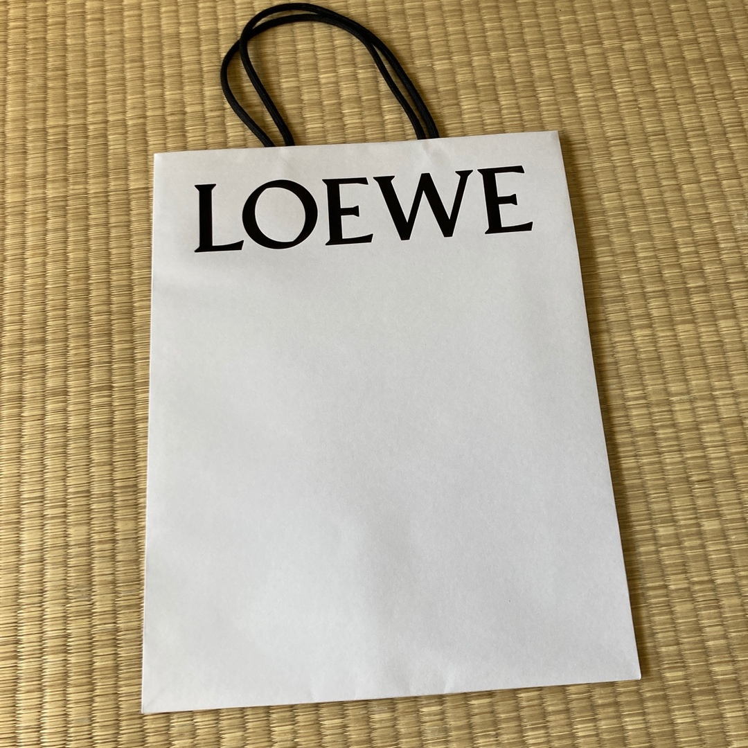 LOEWE(ロエベ)のロエベ　紙袋　未使用　ハイブランド　おしゃれ　 レディースのバッグ(ショップ袋)の商品写真