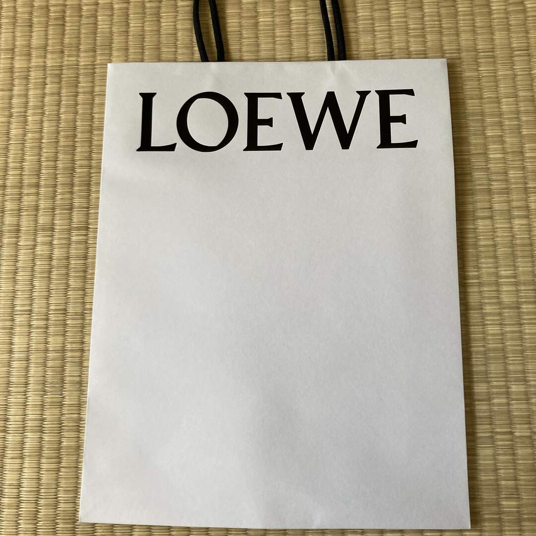 LOEWE(ロエベ)のロエベ　紙袋　未使用　ハイブランド　おしゃれ　 レディースのバッグ(ショップ袋)の商品写真