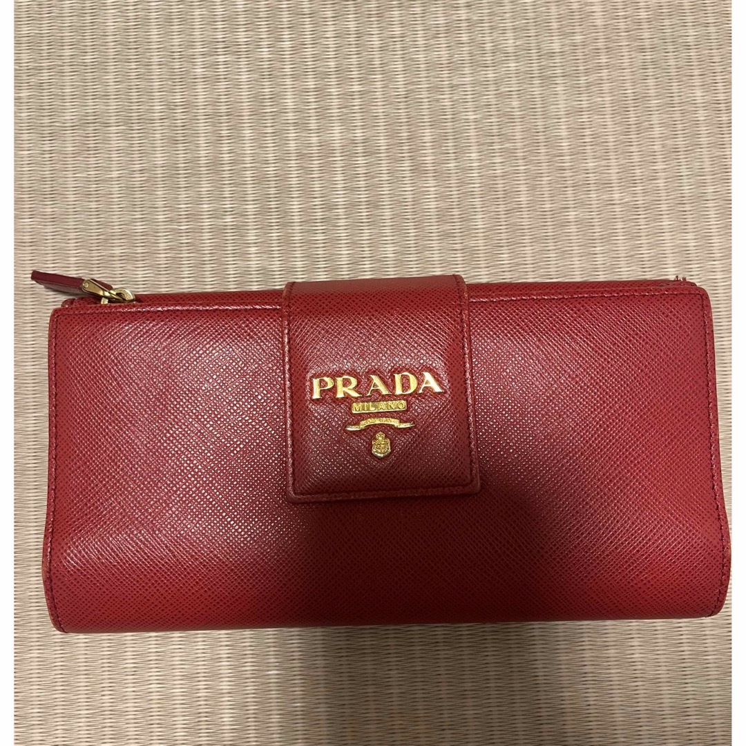 PRADA(プラダ)の【SIN様専用】【PRADA•希少品】プラダ  サフィアーノ　財布　レッド レディースのファッション小物(財布)の商品写真