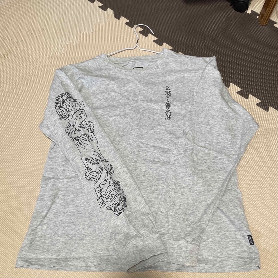 adidas(アディダス)のadidas ロンT Sサイズ　グレー レディースのトップス(Tシャツ(長袖/七分))の商品写真