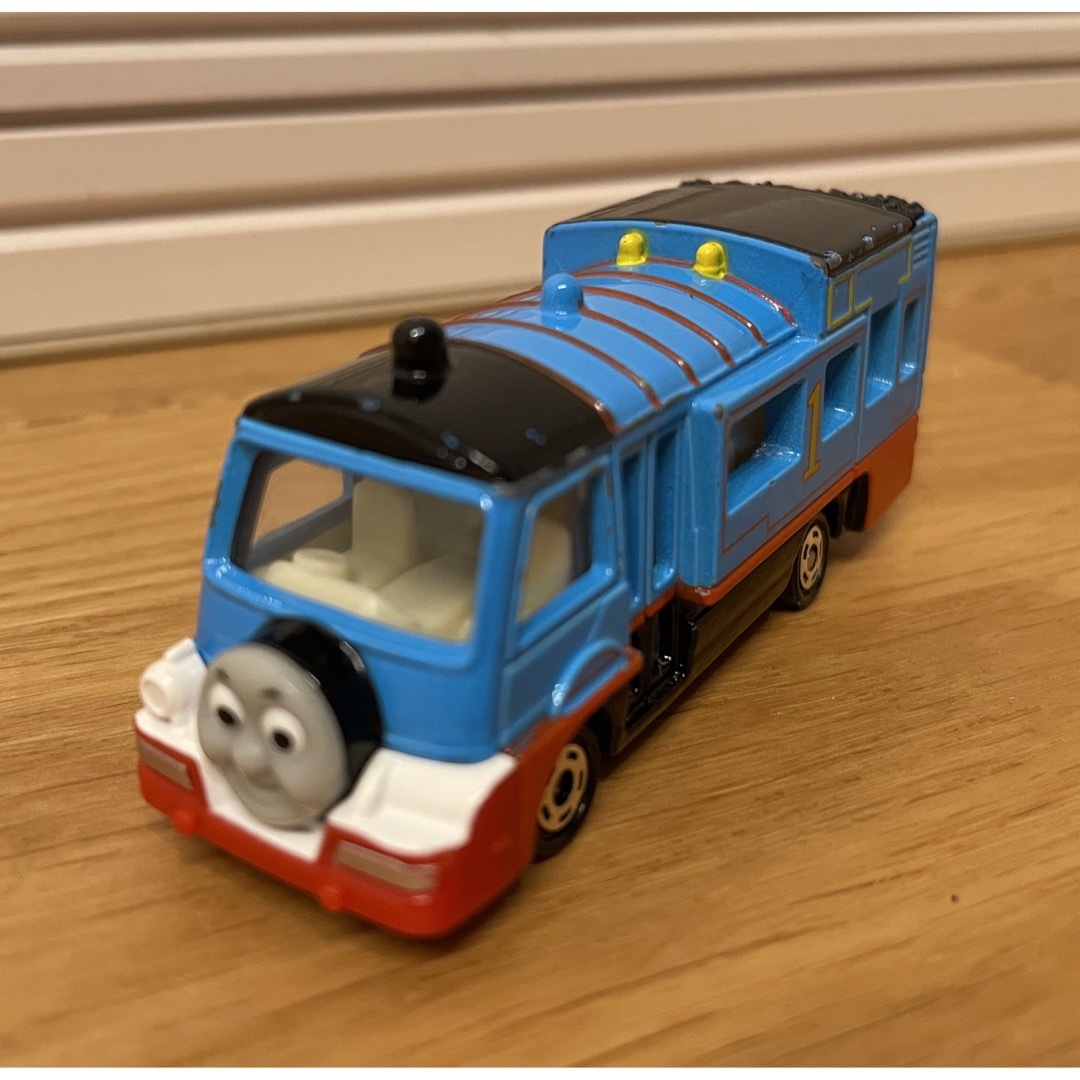 THOMAS(トーマス)のトーマスバス　トミカ エンタメ/ホビーのおもちゃ/ぬいぐるみ(キャラクターグッズ)の商品写真