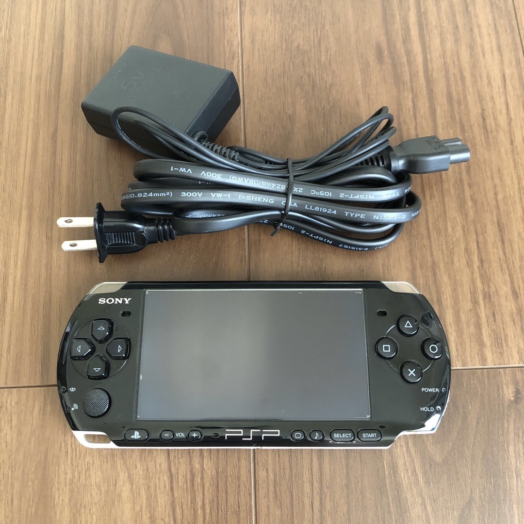 SONY(ソニー)のPSP-3000 本体 充電ケーブル付き ジャンク品 エンタメ/ホビーのゲームソフト/ゲーム機本体(携帯用ゲーム機本体)の商品写真