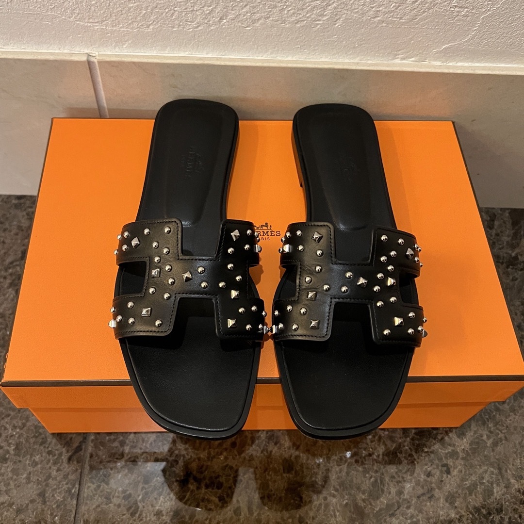 Hermes - 値下げ 美品 エルメス HERMES オラン スタッズ 黒の通販 by