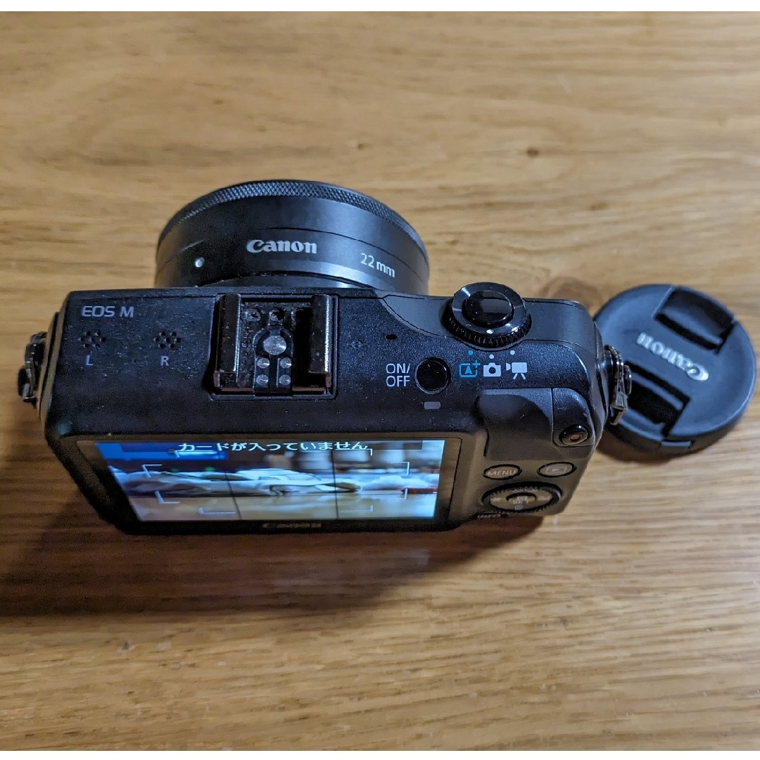 Canon(キヤノン)の【中古】Canon ミラーレス一眼カメラ EOS M レンズキット スマホ/家電/カメラのカメラ(コンパクトデジタルカメラ)の商品写真