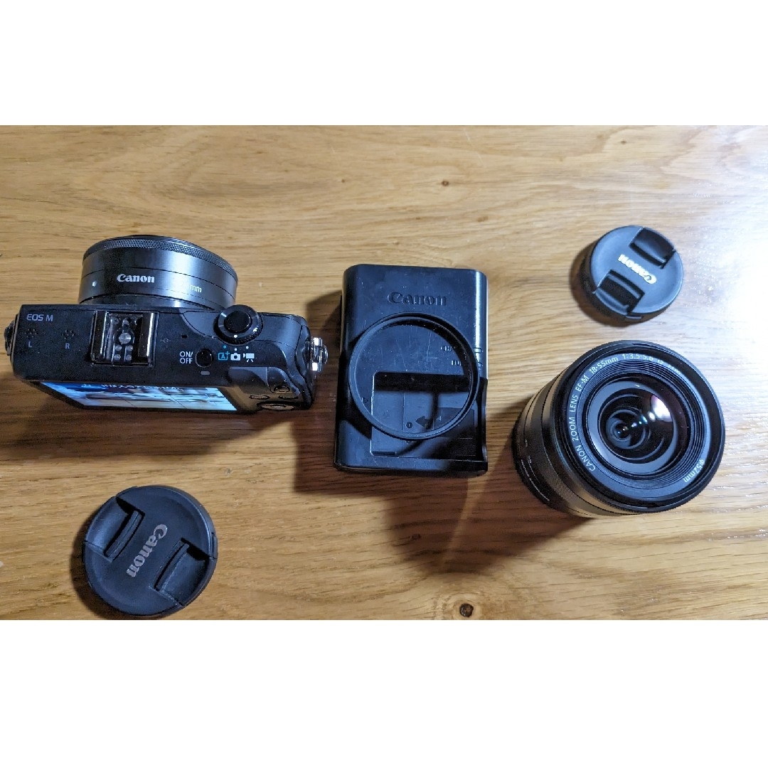 Canon(キヤノン)の【中古】Canon ミラーレス一眼カメラ EOS M レンズキット スマホ/家電/カメラのカメラ(コンパクトデジタルカメラ)の商品写真