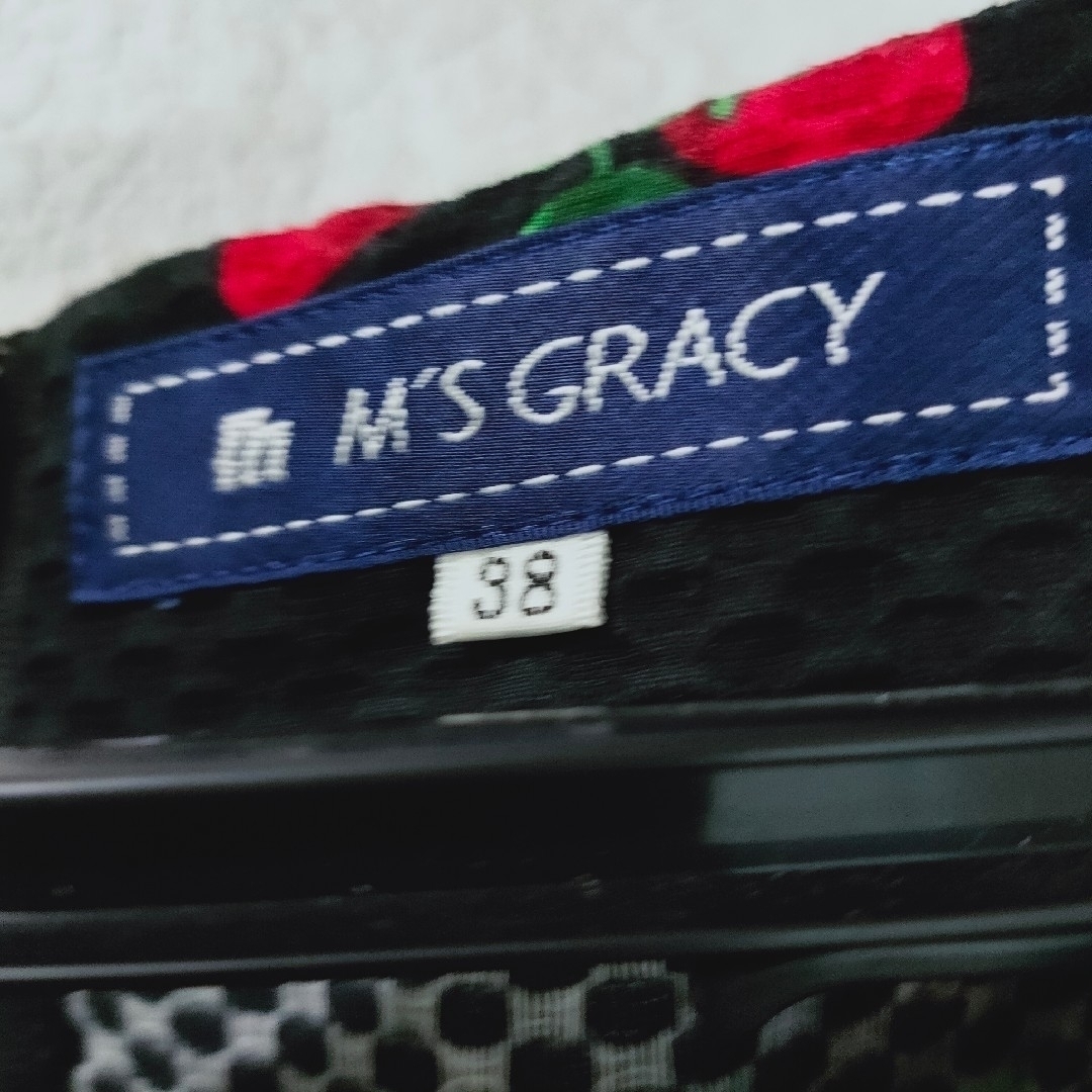 M'S GRACY(エムズグレイシー)のM'SGRACY　いちご柄ワンピース レディースのワンピース(ひざ丈ワンピース)の商品写真