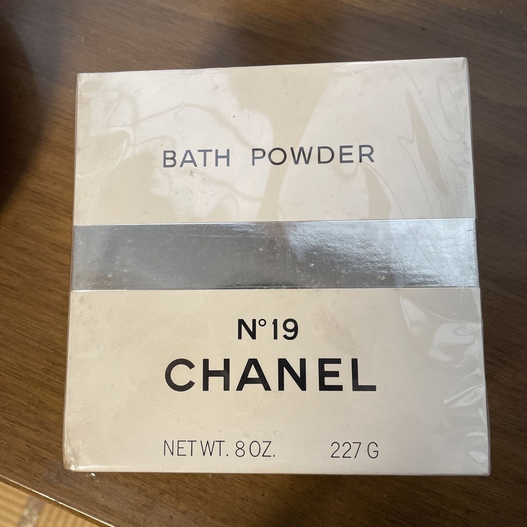 CHANEL(シャネル)のシャネル　CHANEL  バスパウダー　Ｎ°19　バスパウダー コスメ/美容のボディケア(ボディパウダー)の商品写真