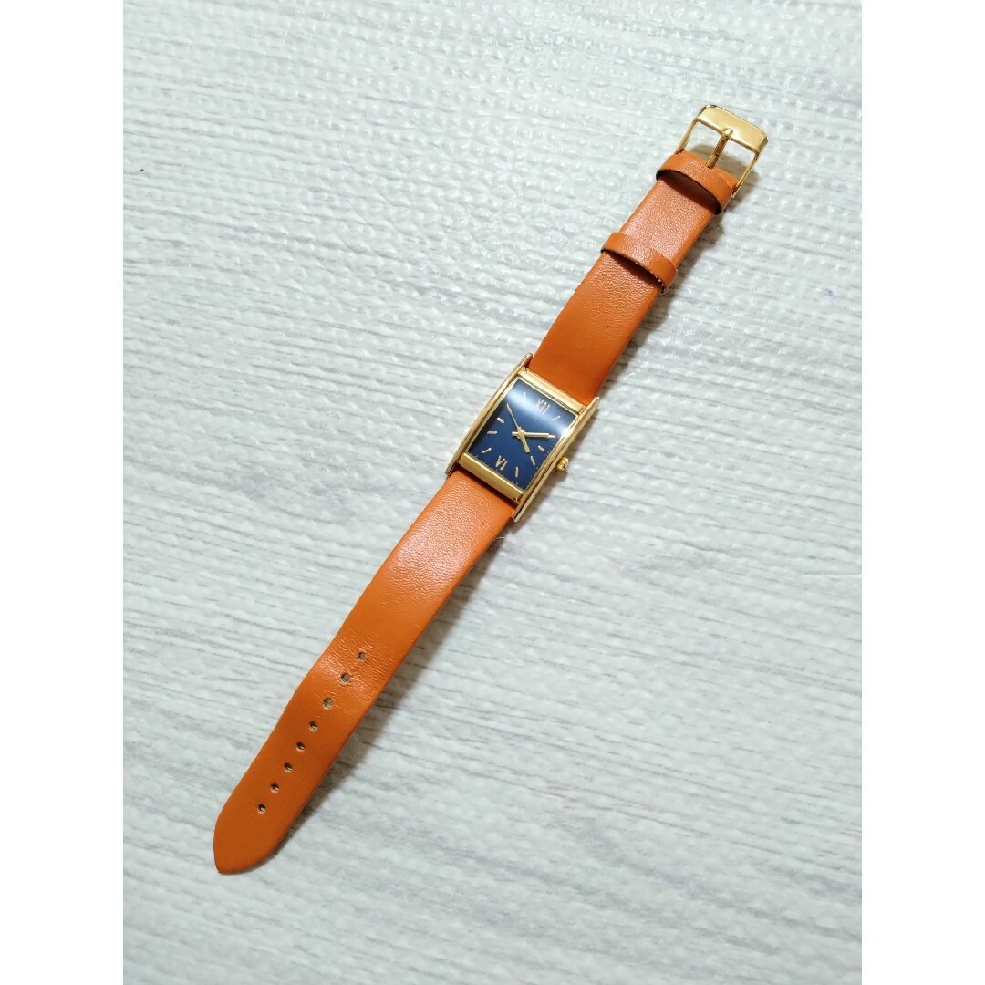 美品　スクエアデザイン　腕時計　フェイクレザー　お呼ばれ　レディース レディースのファッション小物(腕時計)の商品写真
