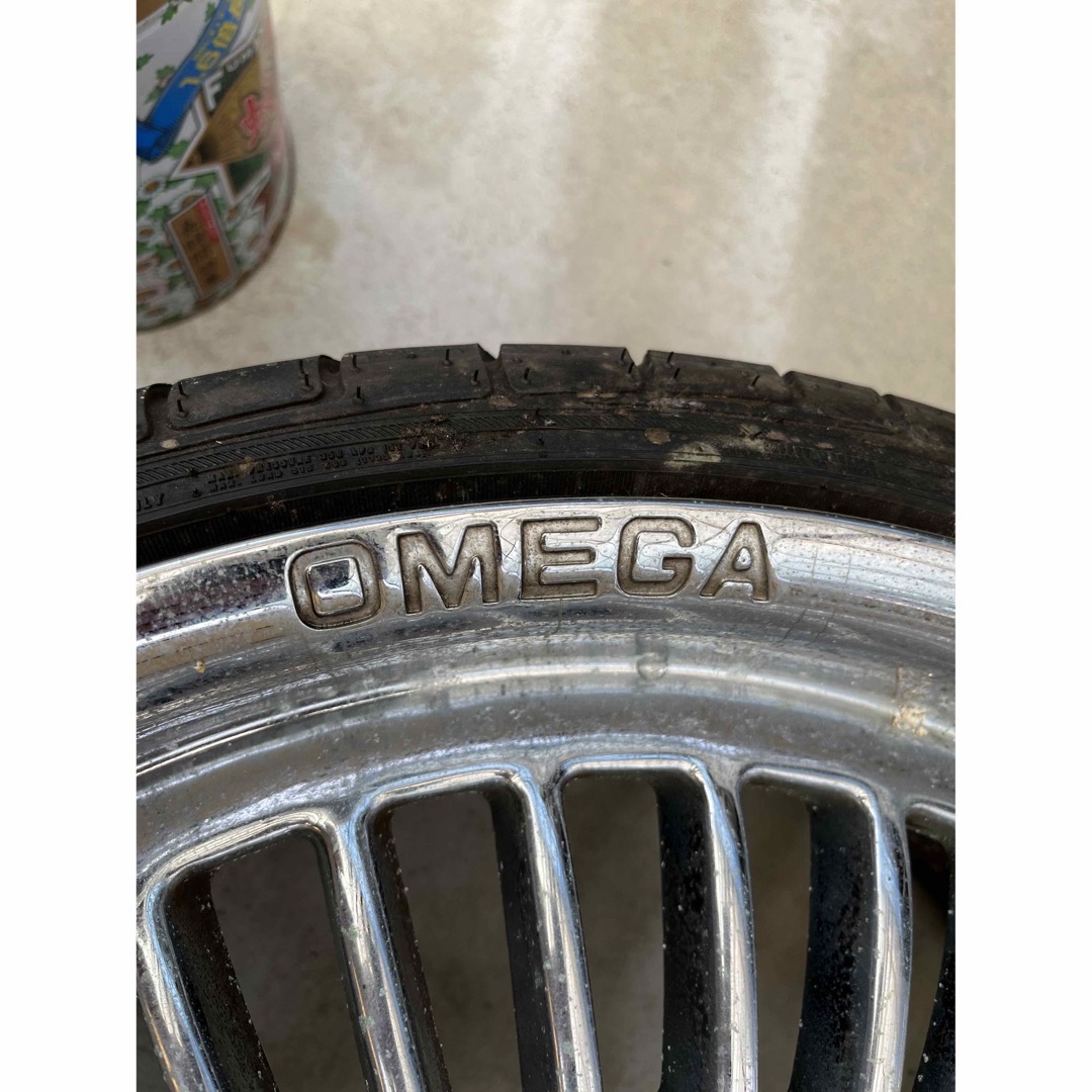 OMEGA20インチ　タイヤ・スピナー・オーナメント付　５穴・６穴マルチ 自動車/バイクの自動車(タイヤ・ホイールセット)の商品写真