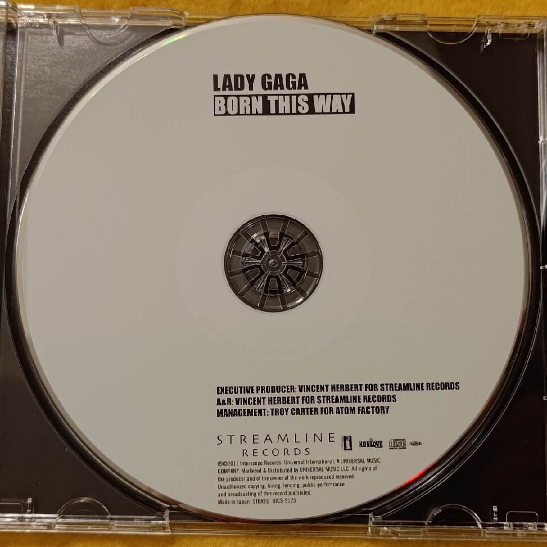 【中古】ボーン・ディス・ウェイ（初回完全限定盤） エンタメ/ホビーのCD(ポップス/ロック(洋楽))の商品写真