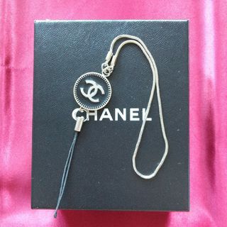 シャネル(CHANEL)の【訳あり】CHANEL ストラップ ロゴ カメリア(チャーム)