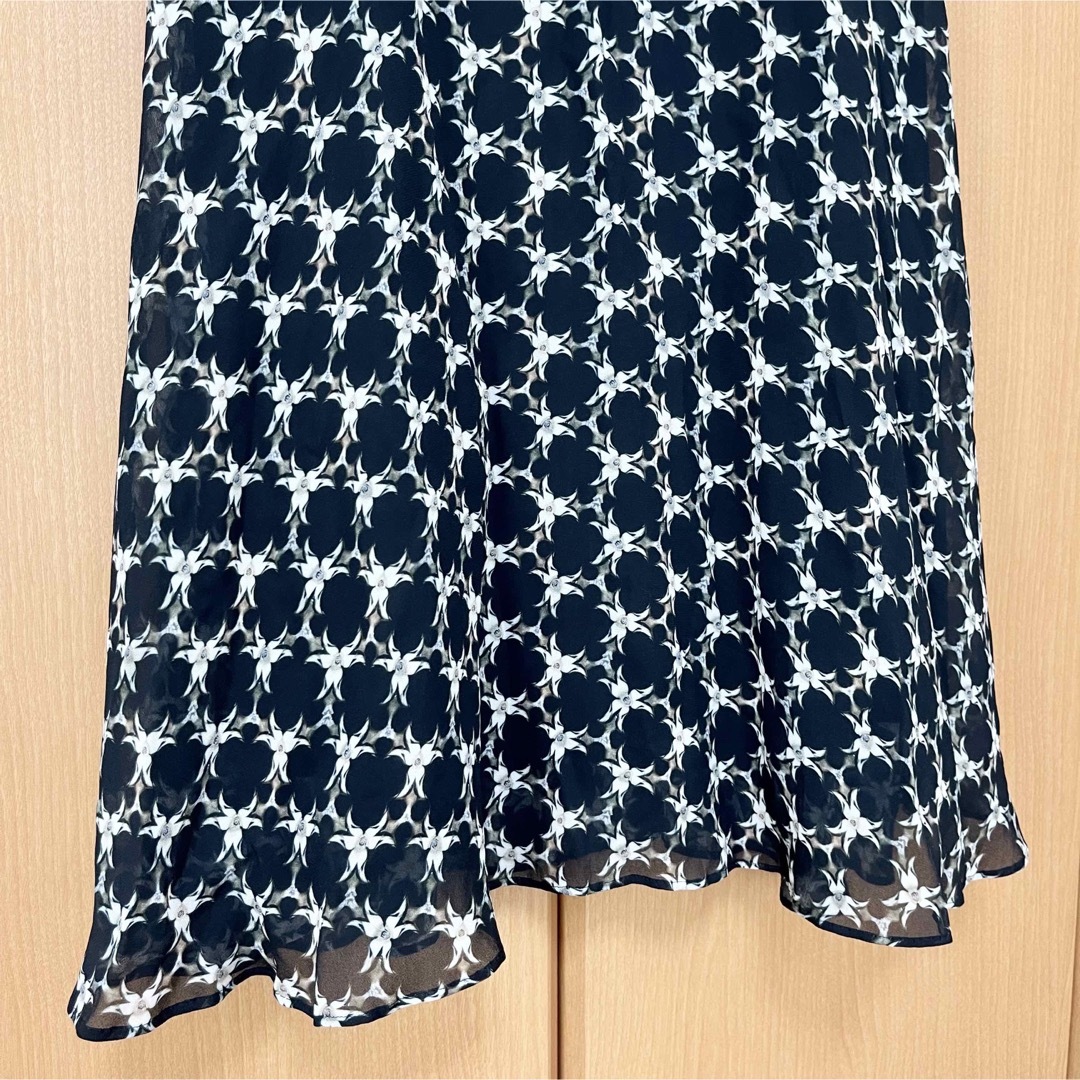 EPOCA(エポカ)の定価 約5.4万円　エポカ　EPOCA　フレアスカート　ブラック　サイズ40 レディースのスカート(ひざ丈スカート)の商品写真