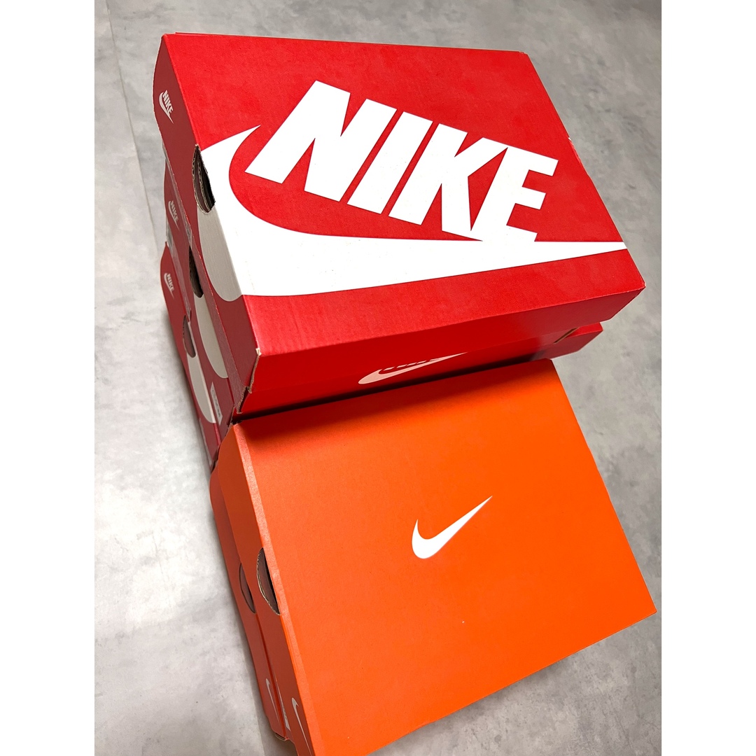 NIKE(ナイキ)のNIKE レディース 空箱 スニーカー サンダル 赤箱 オレンジ箱 インテリア レディースの靴/シューズ(スニーカー)の商品写真