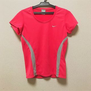 ナイキ(NIKE)のNIKE ナイキ  ピンク　スポーツ　ウェア　半袖　Tシャツ(シャツ/ブラウス(半袖/袖なし))