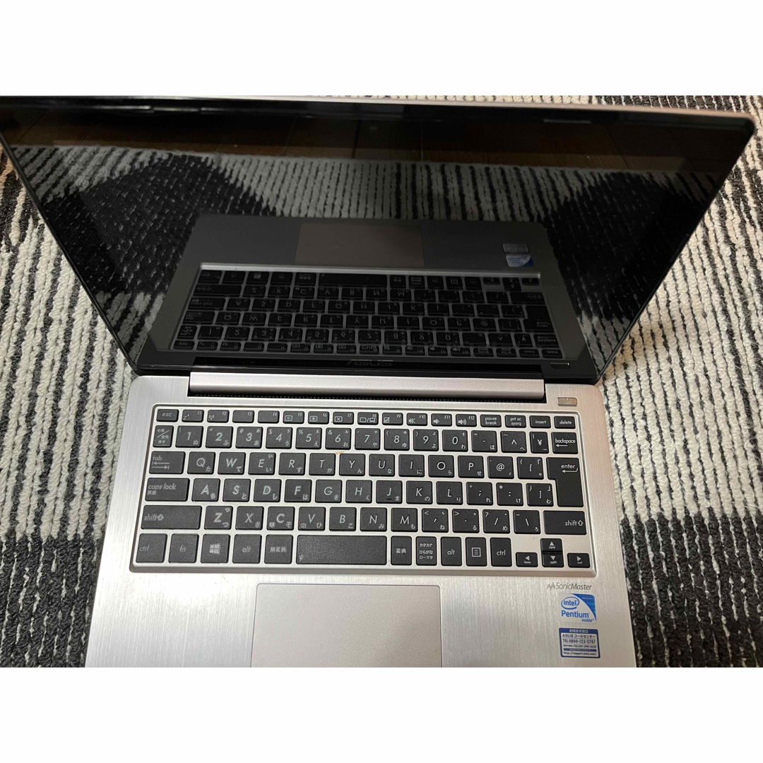 ASUS VivoBook X202E　ノートパソコン