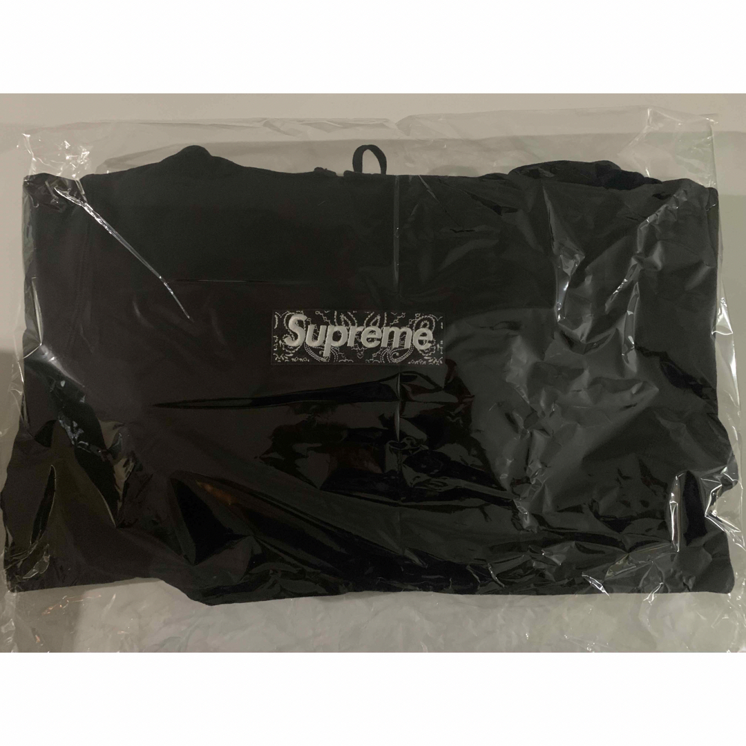 Supreme(シュプリーム)の【新品】即完売★激レア★Supreme Bandana Box Logo メンズのトップス(パーカー)の商品写真