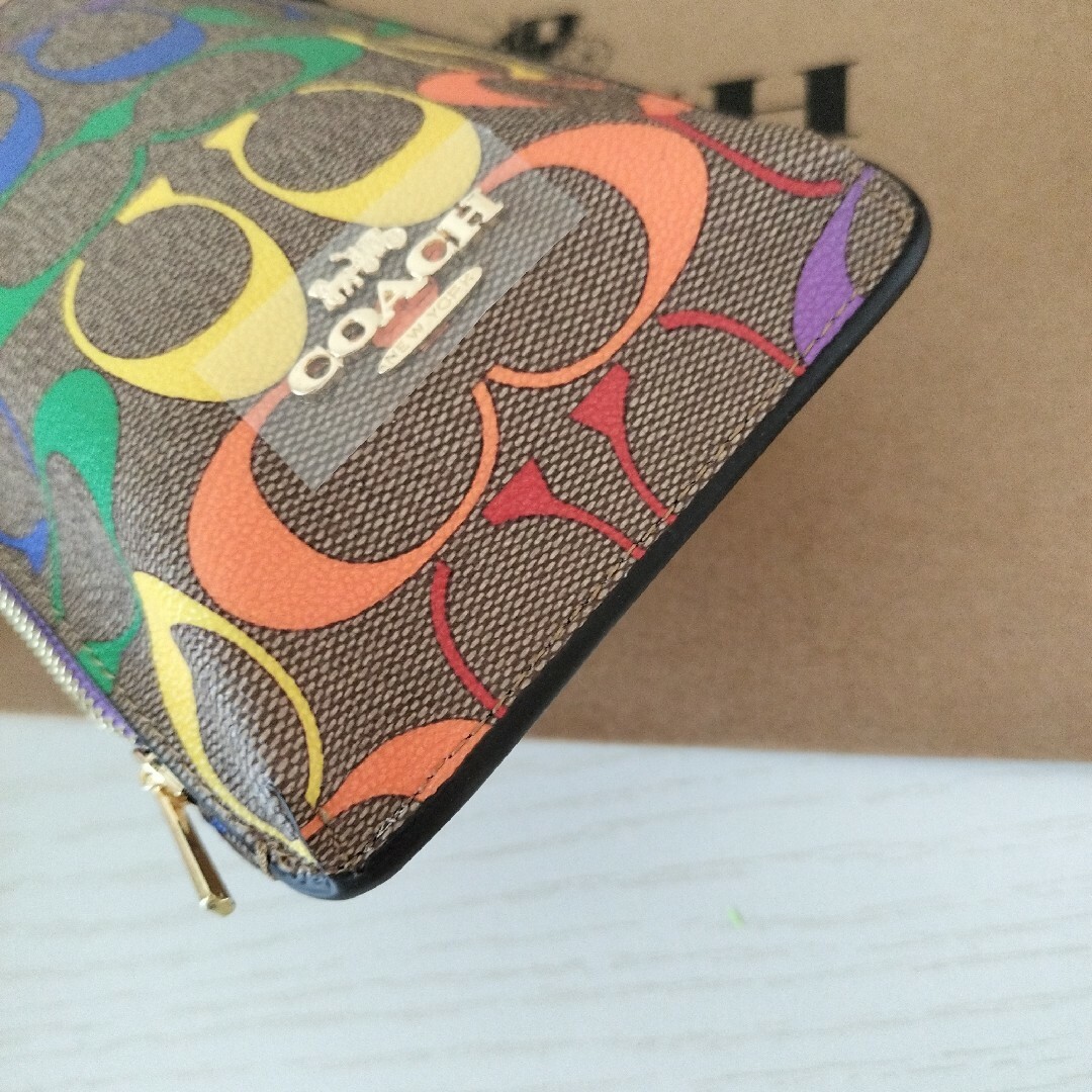 COACH コーチスマホケース ショルダーバッグ財布 レインボー