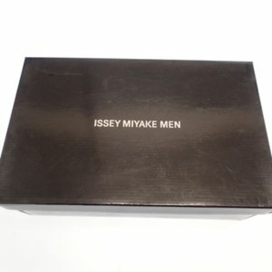 ISSEY MIYAKE(イッセイミヤケ)のイッセイミヤケ メン キャンバススニーカー サイズ40 白系【AFD9】 メンズの靴/シューズ(スニーカー)の商品写真