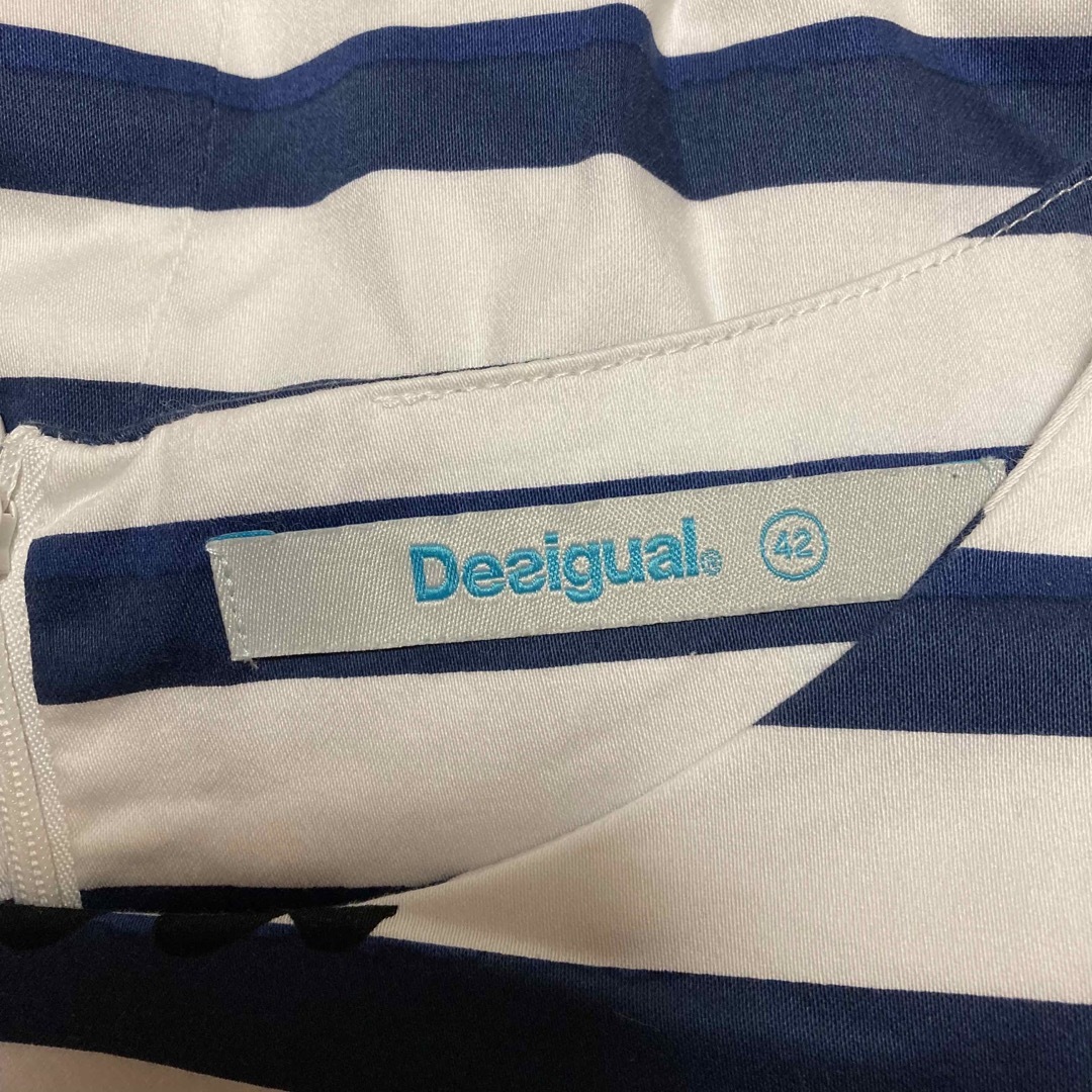 DESIGUAL(デシグアル)のDesigual クレイジーボーダー ミニワンピース 花柄 テキスト レディースのワンピース(ミニワンピース)の商品写真