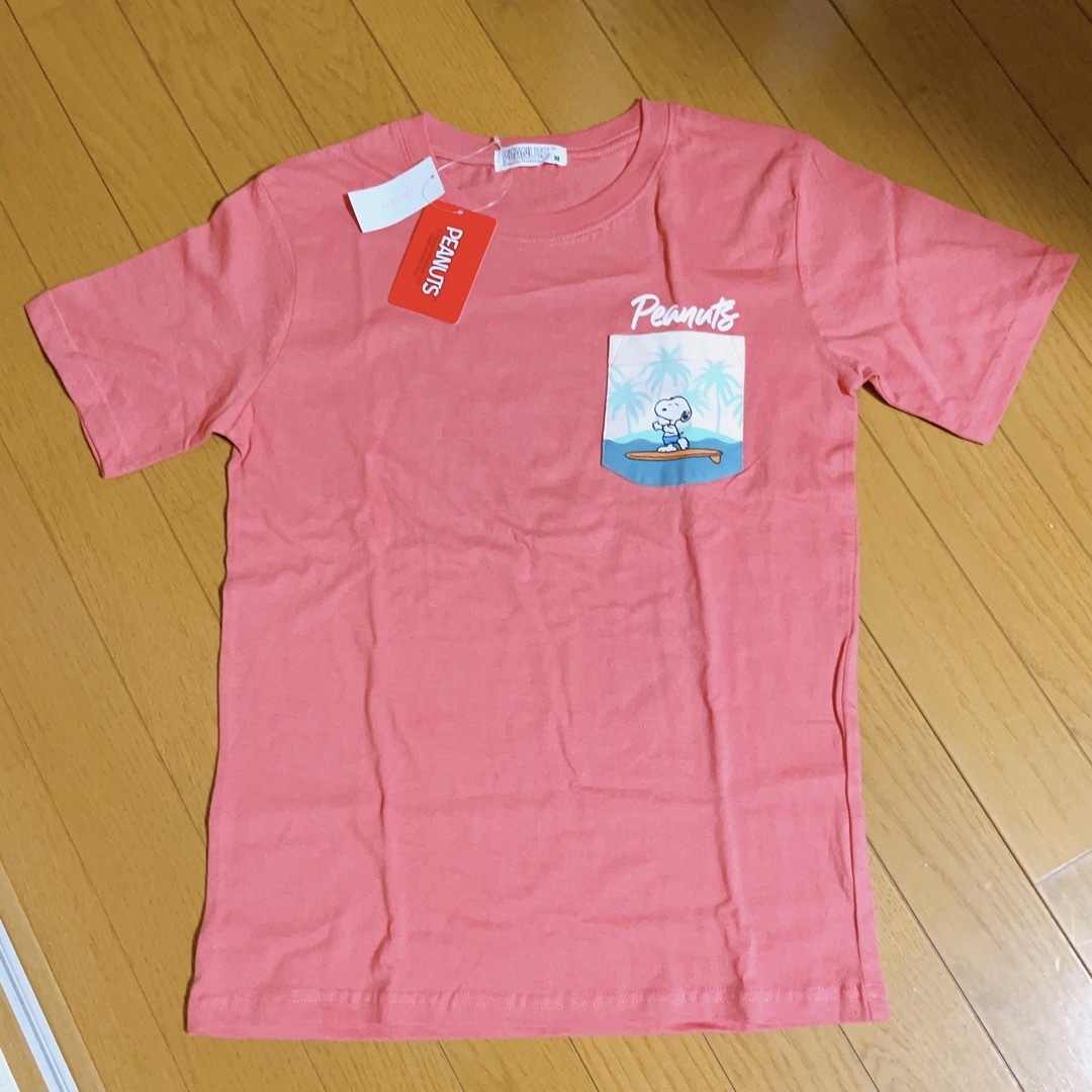 SNOOPY(スヌーピー)の【新品】SNOOPY スヌーピー Tシャツ トップス コットン100% エンタメ/ホビーのおもちゃ/ぬいぐるみ(キャラクターグッズ)の商品写真