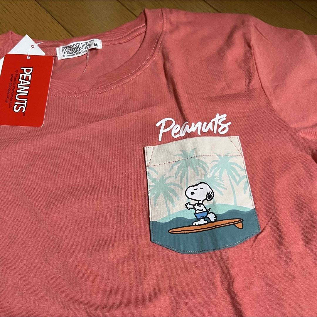 SNOOPY(スヌーピー)の【新品】SNOOPY スヌーピー Tシャツ トップス コットン100% エンタメ/ホビーのおもちゃ/ぬいぐるみ(キャラクターグッズ)の商品写真