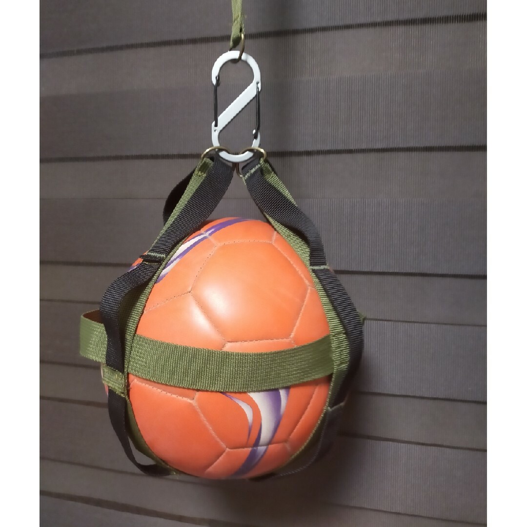 小学生 サッカー ボール 収納 ひも ホルダー バッグ 4号球 ネット スポーツ/アウトドアのサッカー/フットサル(ボール)の商品写真