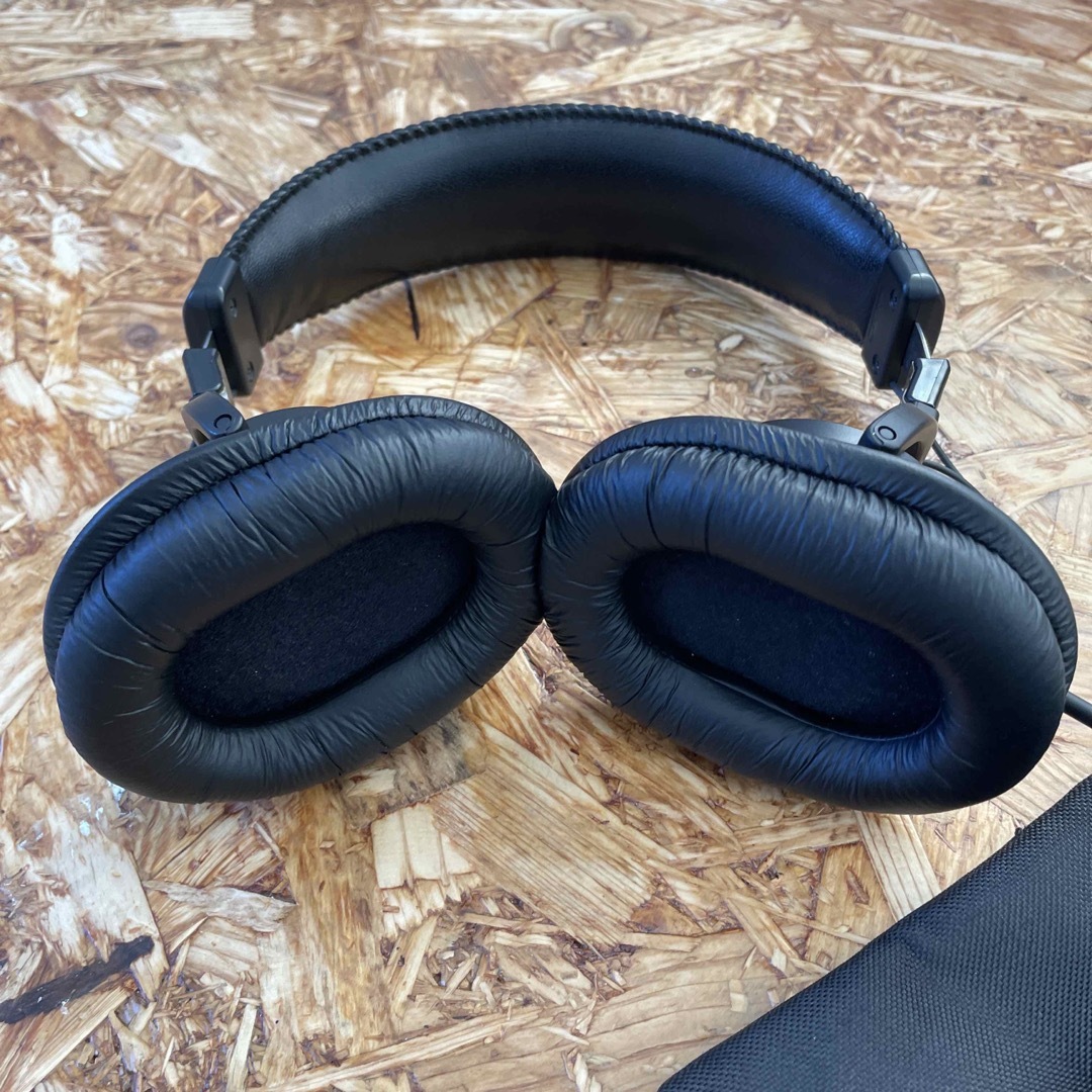 SONY(ソニー)のSONY MDR-7506　モニターヘッドホン スマホ/家電/カメラのオーディオ機器(ヘッドフォン/イヤフォン)の商品写真