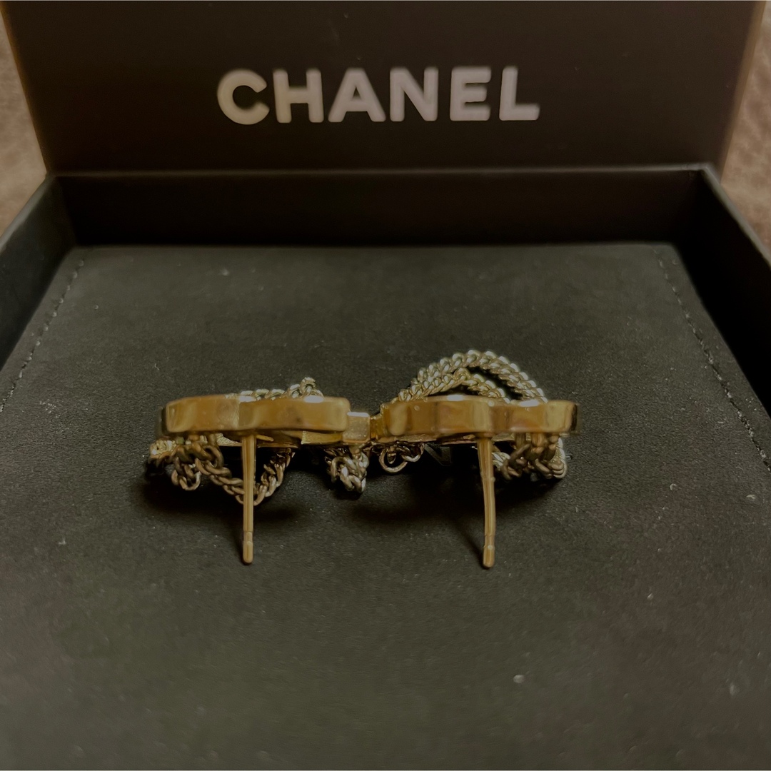 CHANEL(シャネル)のCHANEL ピアス ３連チェーン ラインストーンCHANEL LOGOマーク レディースのアクセサリー(ピアス)の商品写真