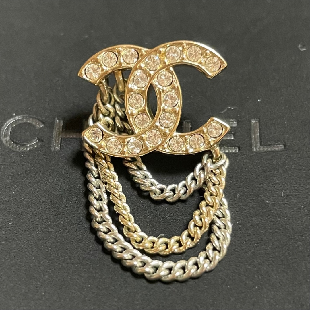 CHANEL - CHANEL ピアス 3連チェーン ラインストーンCHANEL LOGO ...