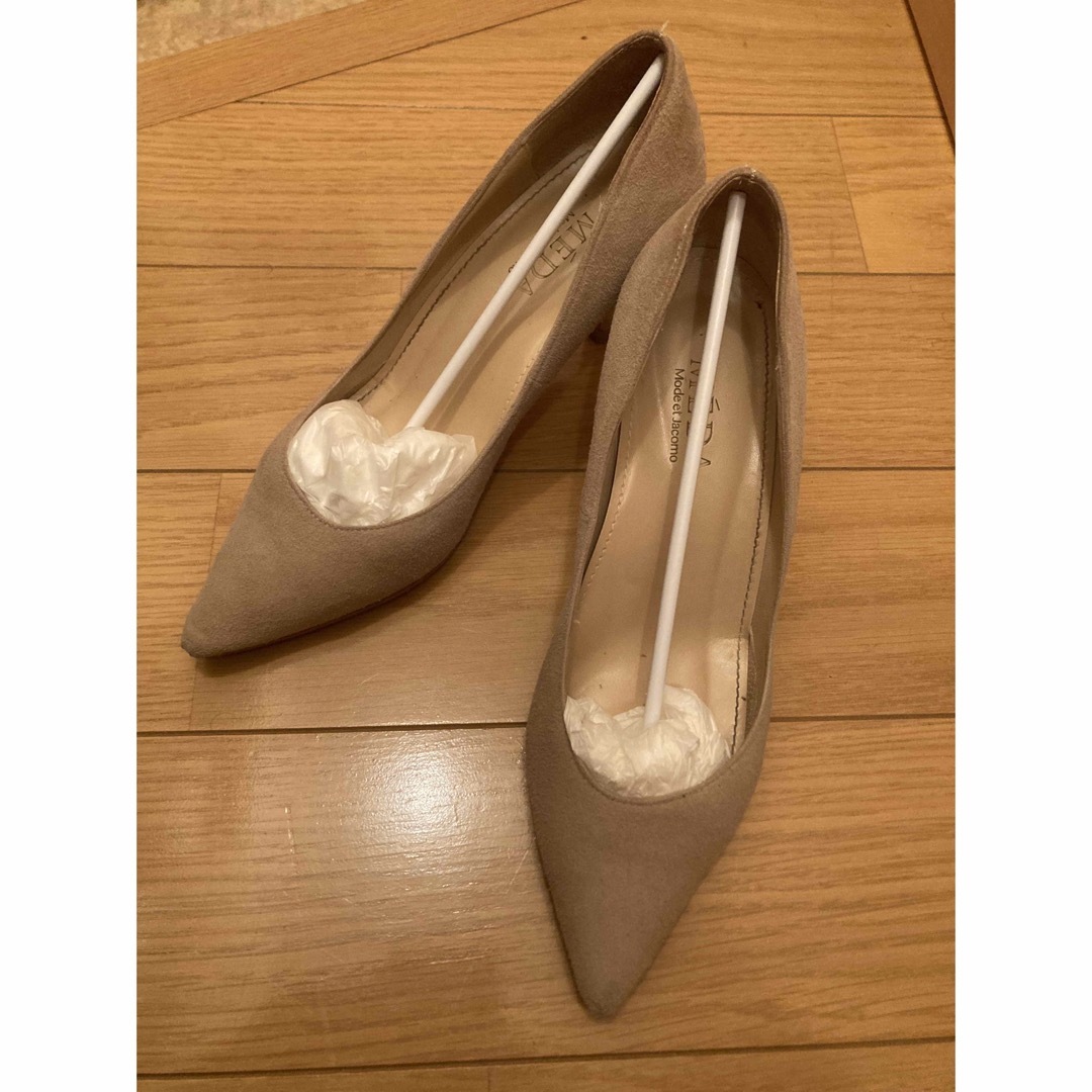 MEDA - Meda パンプス スウェード ベージュの通販 by polotsun's shop ...