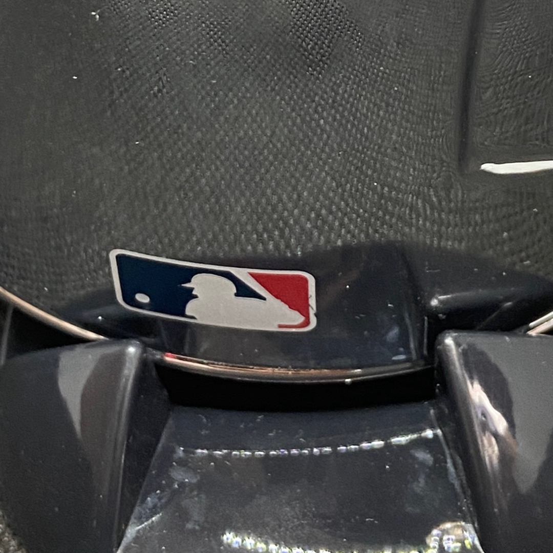 MLB(メジャーリーグベースボール)のエンゼルス 大谷翔平 直筆サイン ヘルメット MLB ホログラム付 限定 スポーツ/アウトドアの野球(記念品/関連グッズ)の商品写真