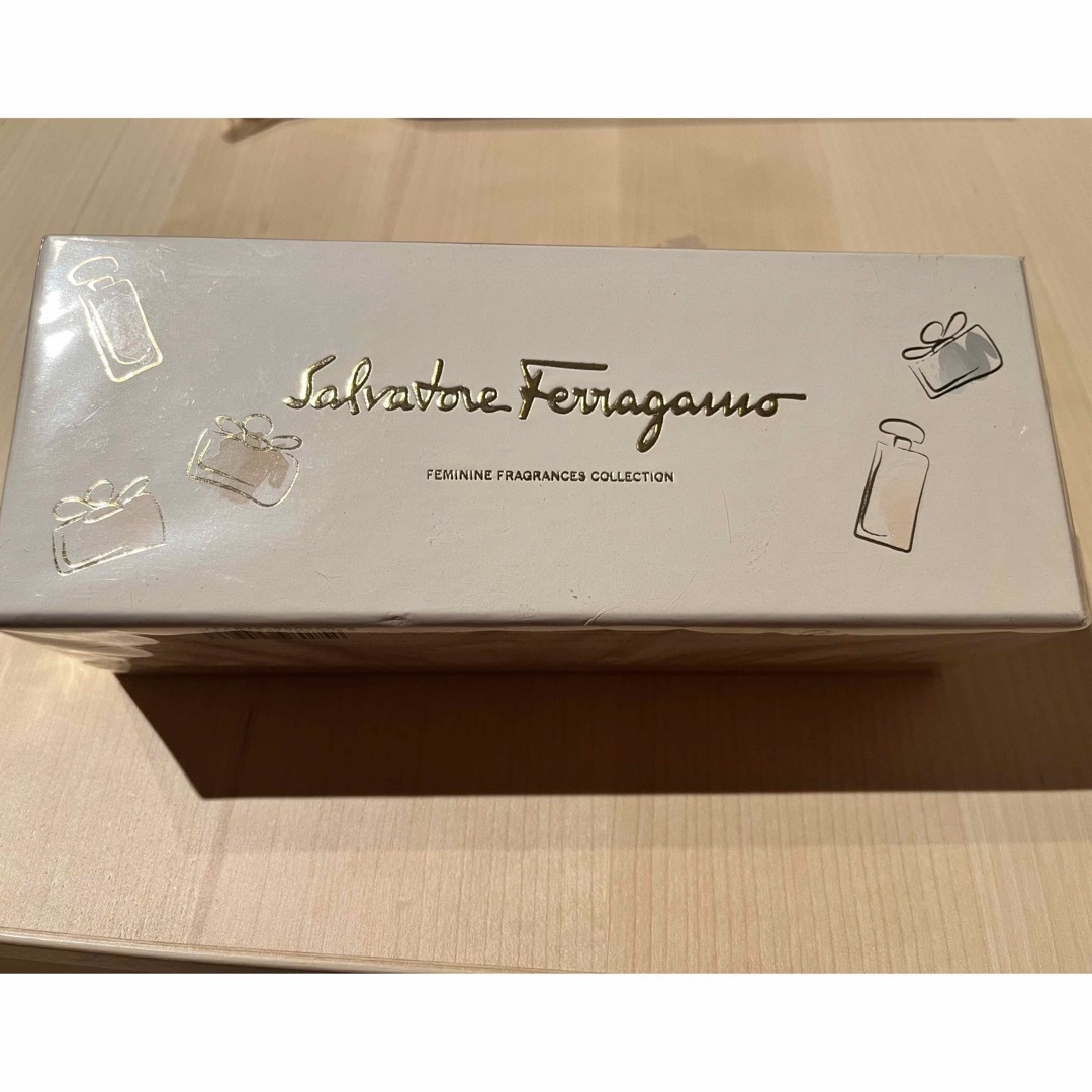 Salvatore Ferragamo(サルヴァトーレフェラガモ)のフェラガモ ミニ香水セット コスメ/美容の香水(香水(女性用))の商品写真