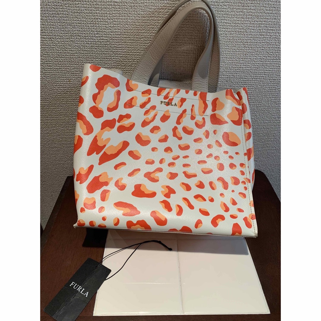 Furla(フルラ)のFURLA ハンドバッグ レオパード柄 パパイヤオレンジ系 レディースのバッグ(ハンドバッグ)の商品写真