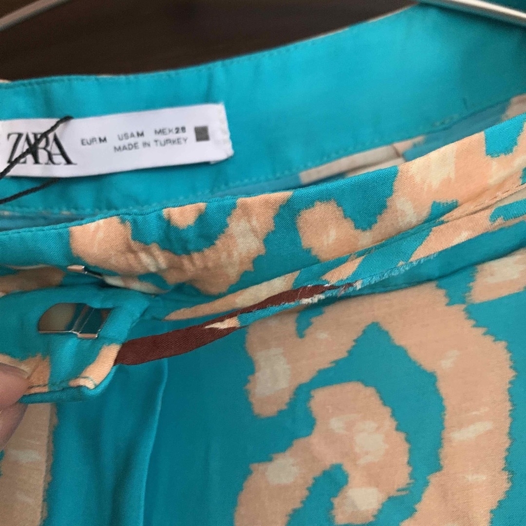 ZARA  新品タグ付き定価5990円夏にぴったりなパンツ　レーヨン100％