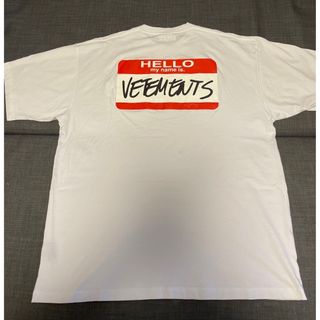 ヴェトモン(VETEMENTS)のVETEMENTS   ヴェトモン　MY NAME ISVETEMENTS 白(Tシャツ/カットソー(半袖/袖なし))