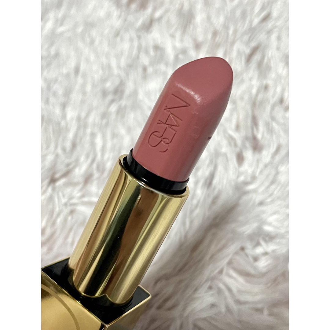 NARS(ナーズ)のNARS オーデイシャスリップスティック 00871 コスメ/美容のベースメイク/化粧品(口紅)の商品写真