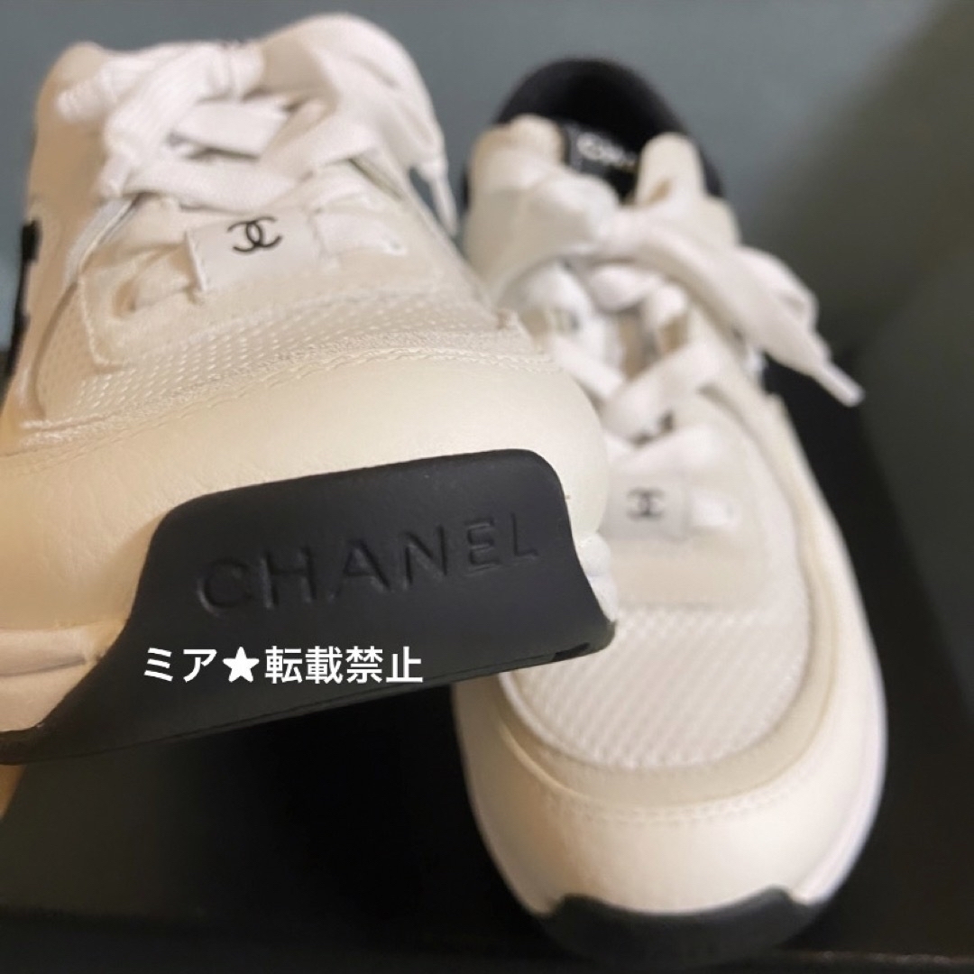 CHANEL(シャネル)の新品未使用　シャネル　入手困難スニーカー　37（23.5cm） レディースの靴/シューズ(スニーカー)の商品写真
