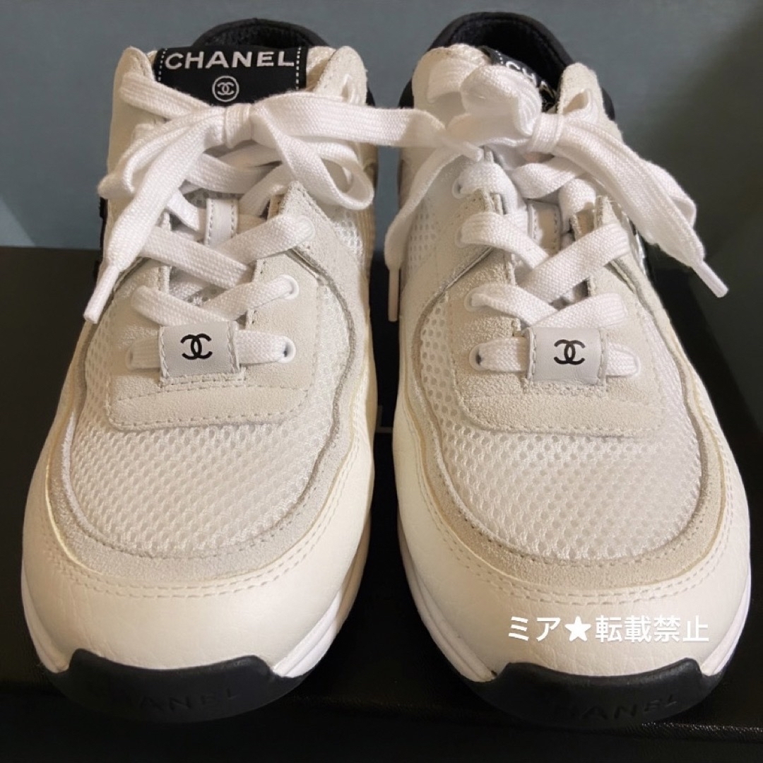 CHANEL(シャネル)の新品未使用　シャネル　入手困難スニーカー　37（23.5cm） レディースの靴/シューズ(スニーカー)の商品写真