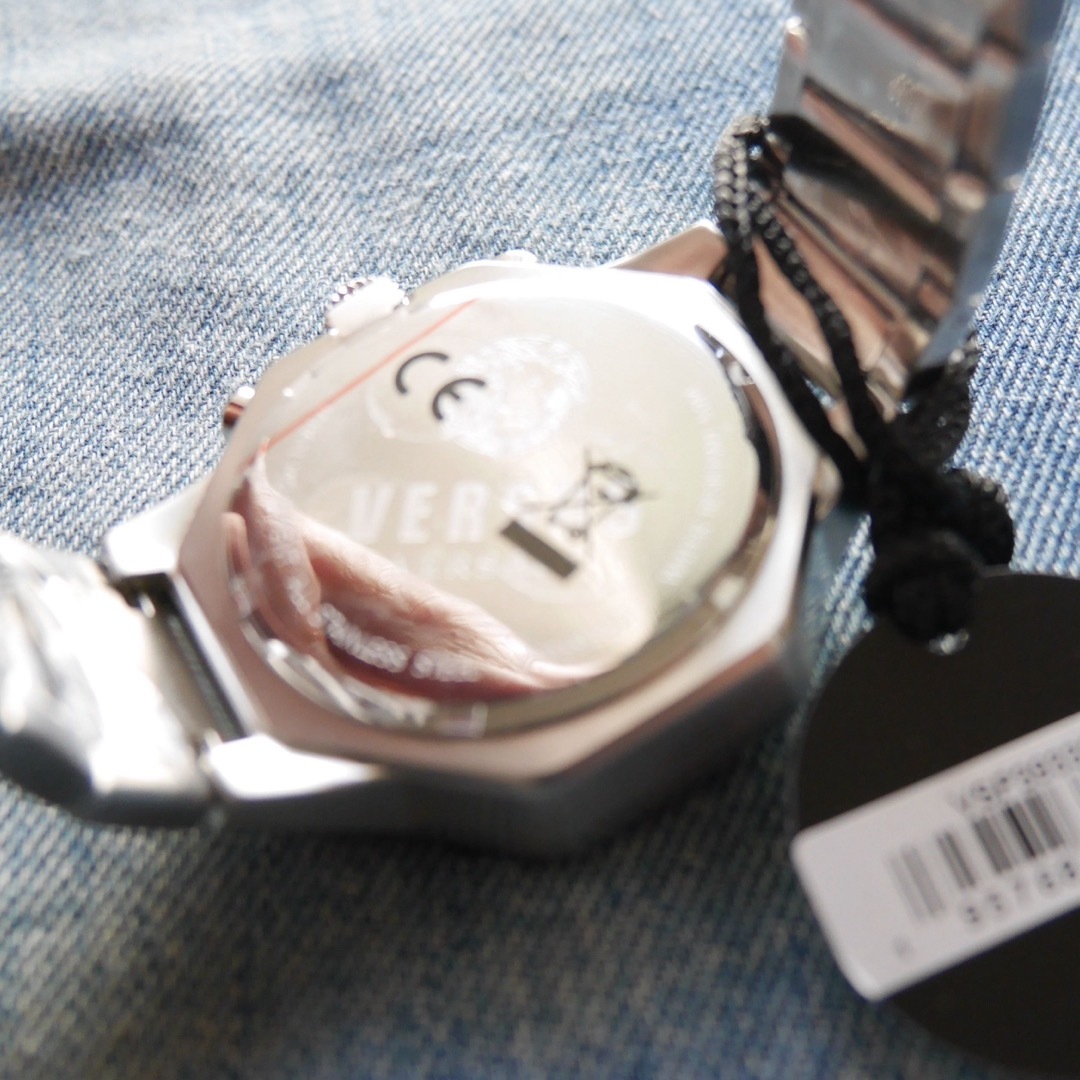 VERSUS(ヴェルサス)の【VERSACE】ヴェルサーチ ヴェルサス メンズ腕時計 シルバー メンズの時計(腕時計(アナログ))の商品写真
