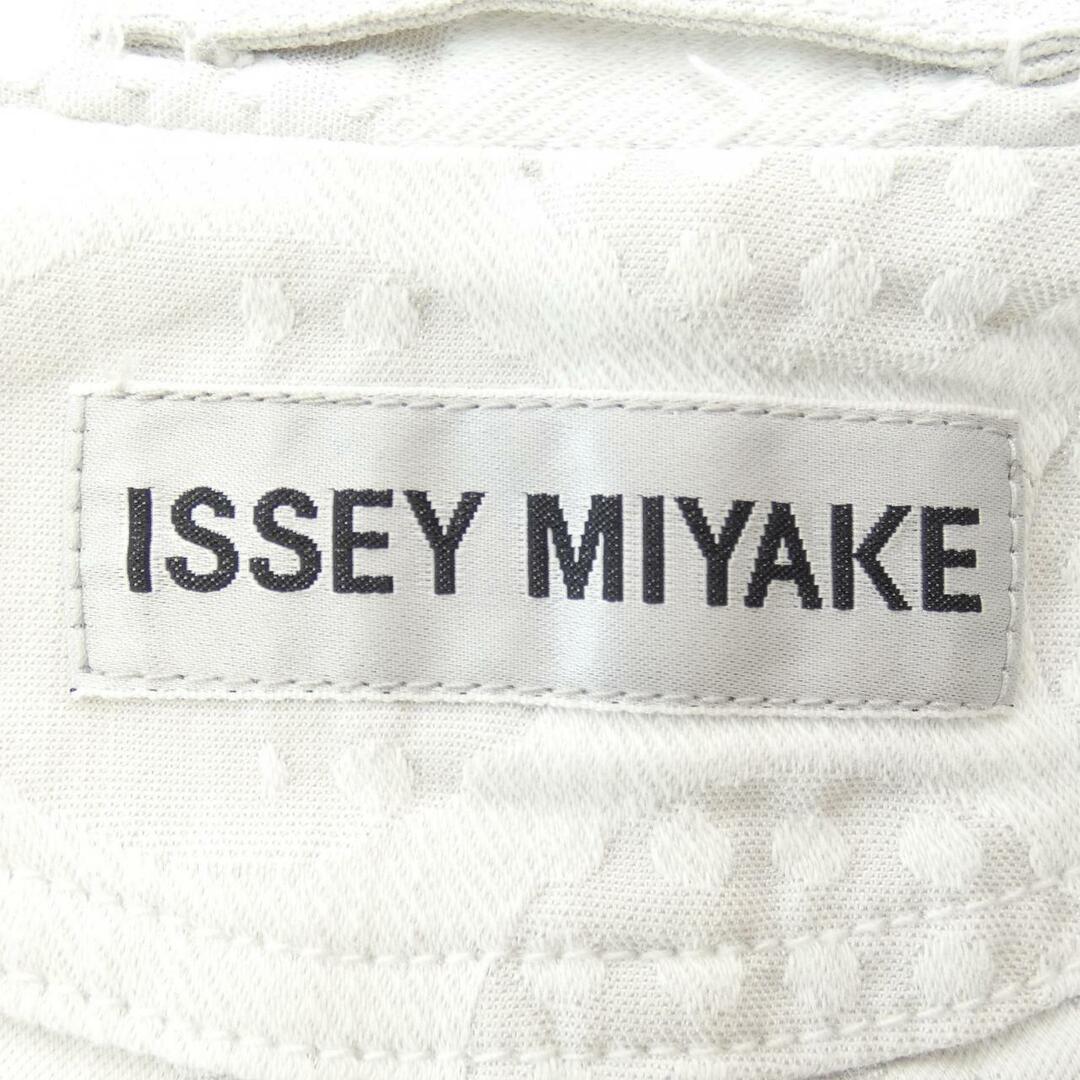 ISSEY MIYAKE(イッセイミヤケ)のイッセイミヤケ ISSEY MIYAKE ジャケット レディースのジャケット/アウター(テーラードジャケット)の商品写真