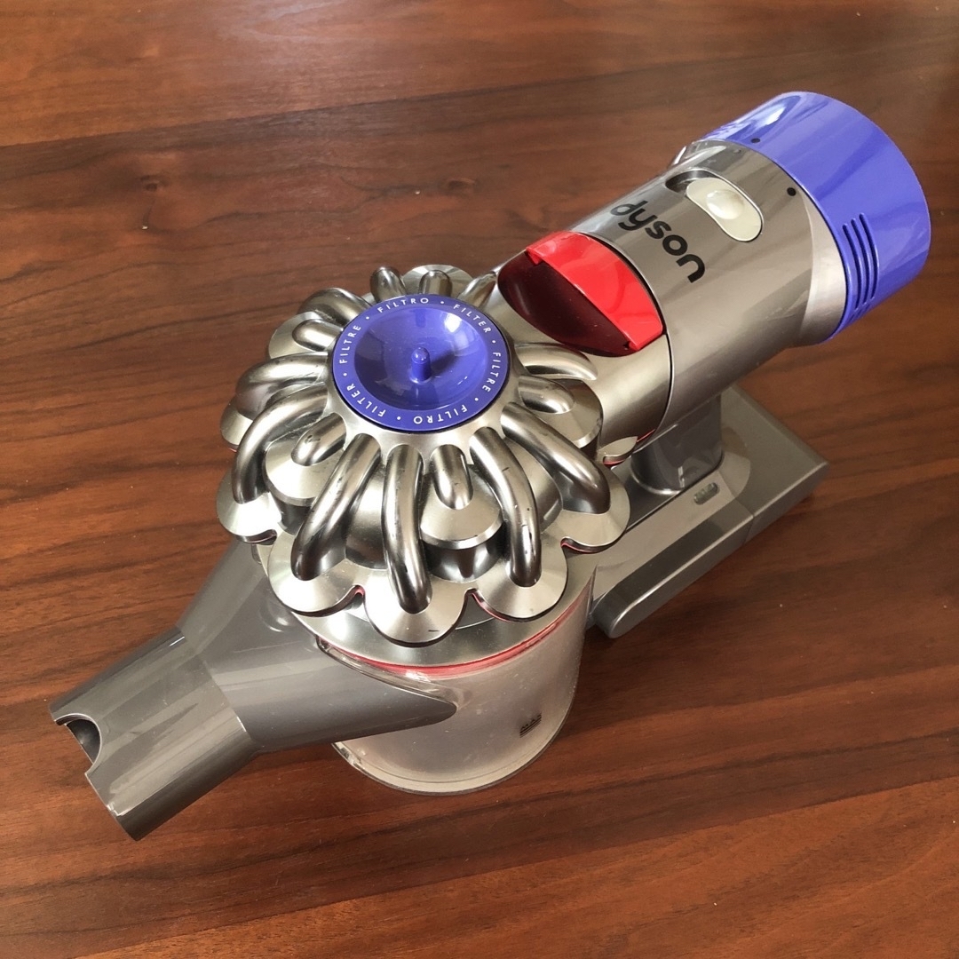 Dyson - 【ジャンク品】ダイソン Dyson V8 SV10 本体のみの通販 by