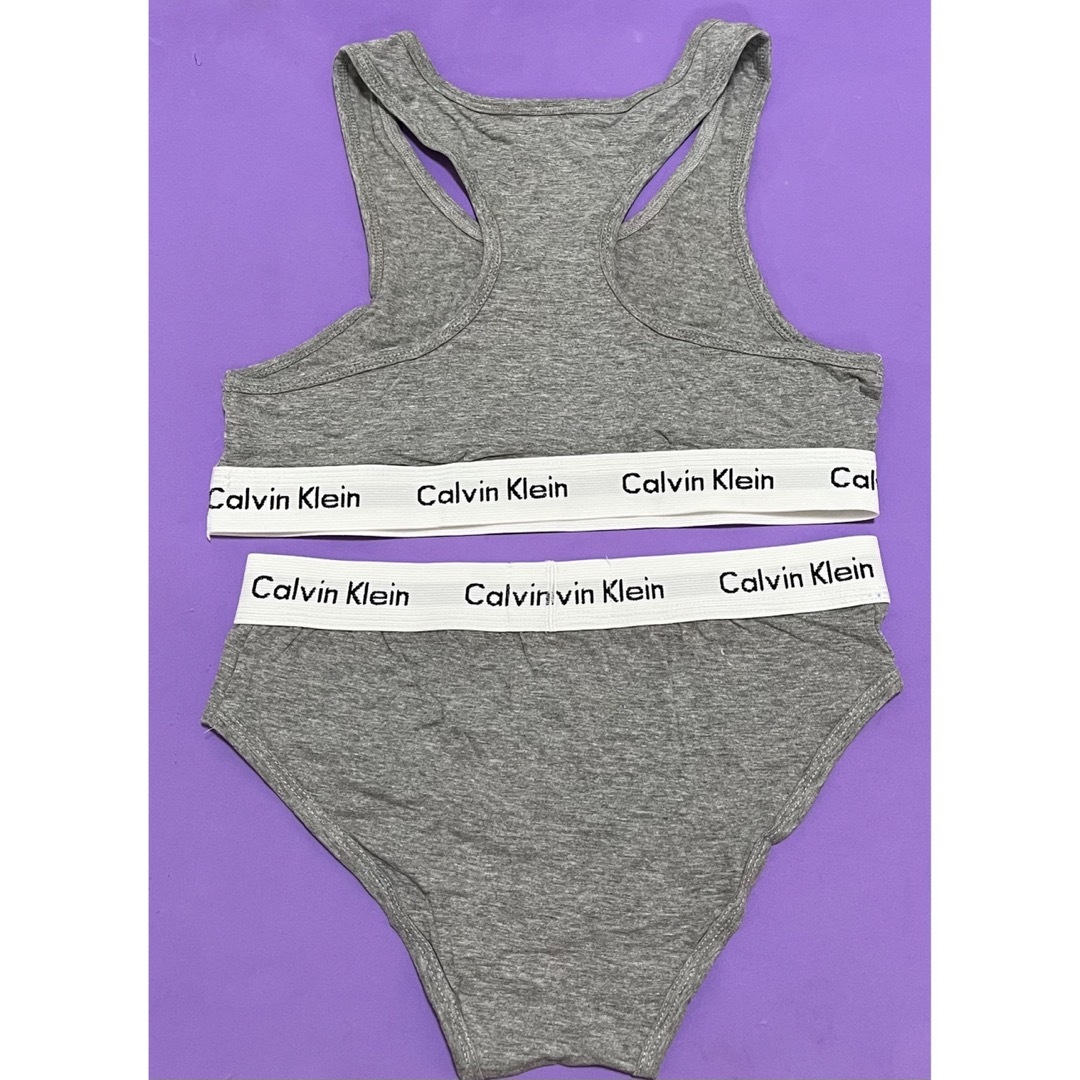 Calvin Klein(カルバンクライン)の新品激安　CalvinKlein カルバンクライン　ブラショーツ　グレー　M レディースの下着/アンダーウェア(ブラ&ショーツセット)の商品写真