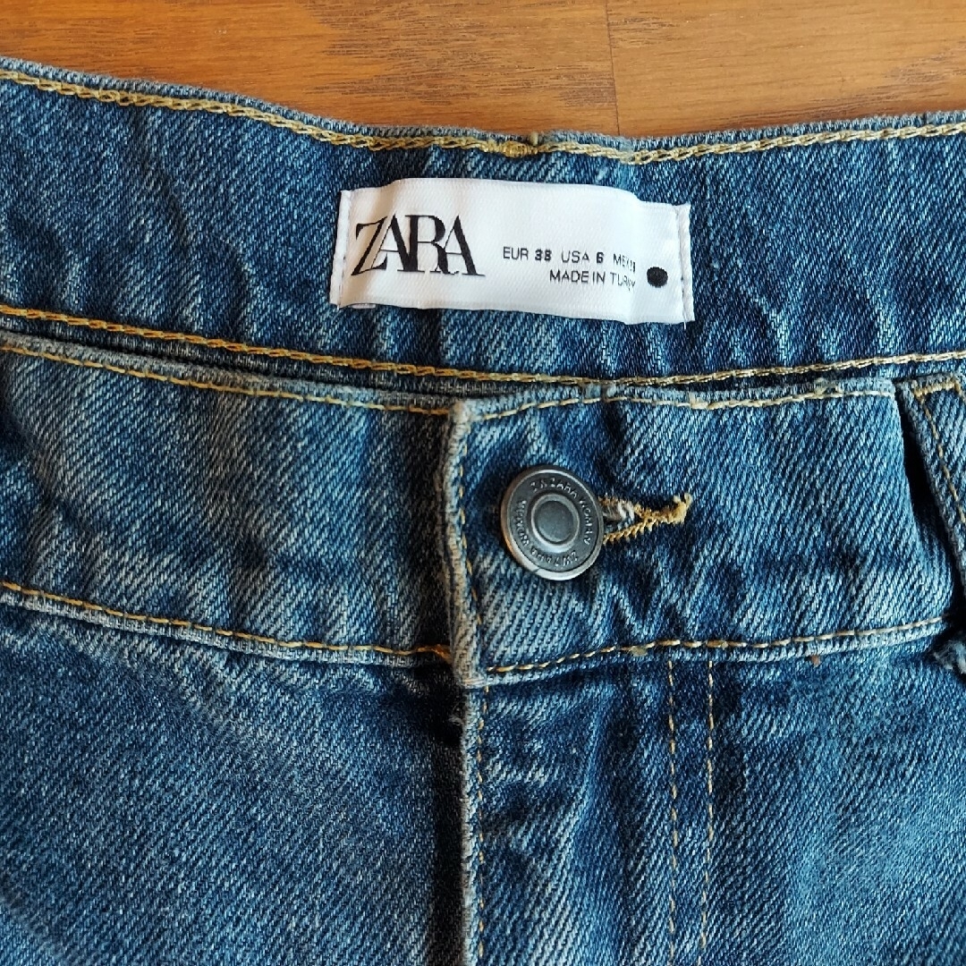 ZARA(ザラ)のZARA デニムパンツ 38サイズ レディースのパンツ(デニム/ジーンズ)の商品写真