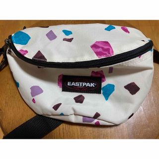 イーストパック(EASTPAK)の【美品】イーストパック　ボディバッグ　ウエストポーチ(ボディバッグ/ウエストポーチ)