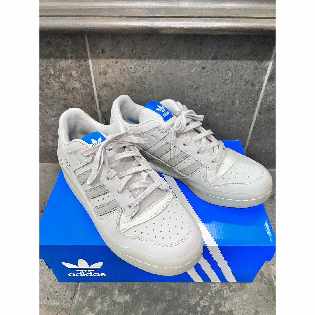 adidas(アディダス)のadidasアディダスFORUM LOW CL フォーラム ロー HQ1506  レディースの靴/シューズ(スニーカー)の商品写真