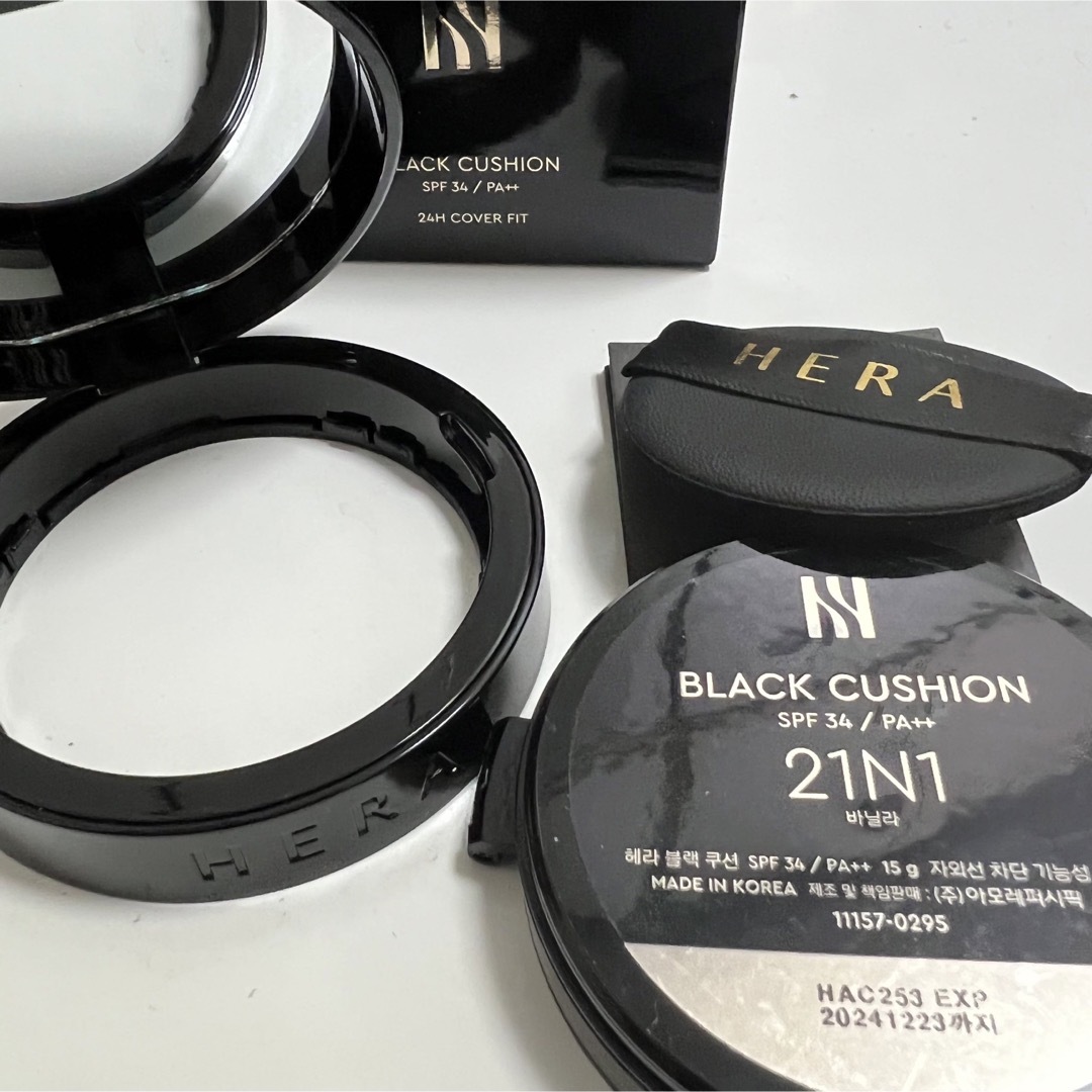 AMOREPACIFIC(アモーレパシフィック)のHERA ヘラ ブラッククッション 21N1 本体 コスメ/美容のベースメイク/化粧品(ファンデーション)の商品写真