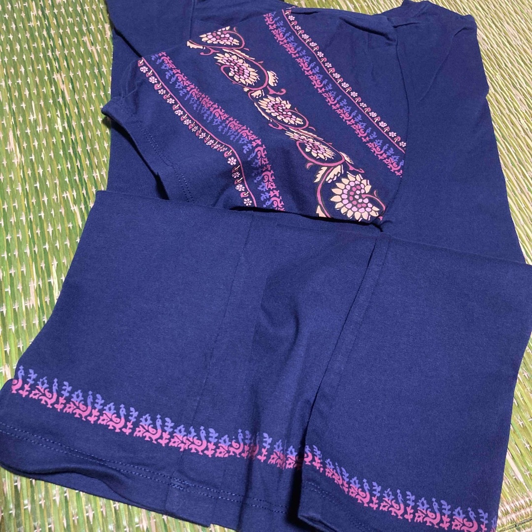 UNIQLO(ユニクロ)の新品　ユニクロ アナスイ ソフトボヘミアンコレクションコラボ UTシャツ S紺　 レディースのトップス(Tシャツ(半袖/袖なし))の商品写真