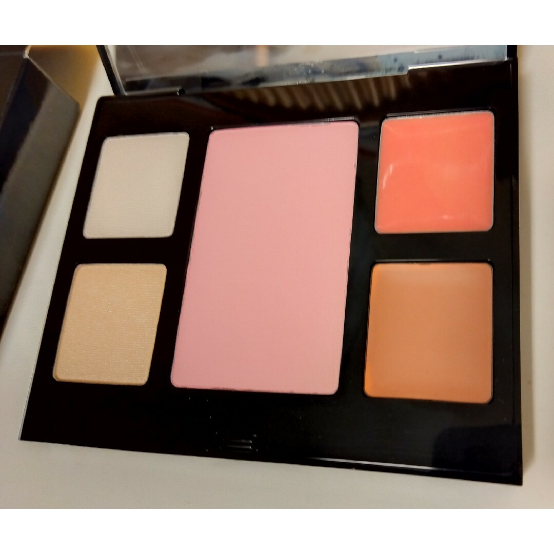 BOBBI BROWN(ボビイブラウン)の★ボビーブラウン★メイクパレット★ コスメ/美容のキット/セット(コフレ/メイクアップセット)の商品写真